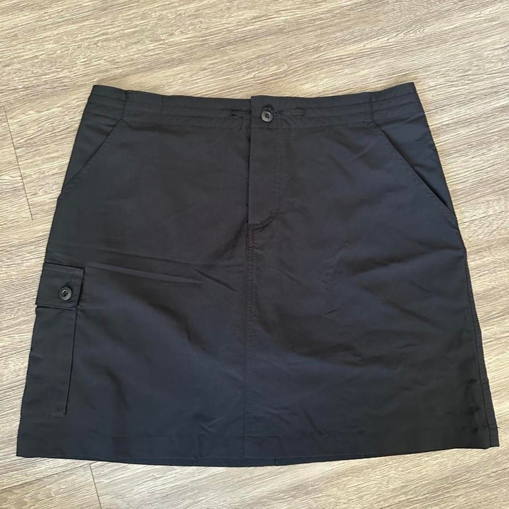 Patagonia Women's Black Cargo Pocket Skort Size 8 - Picture 1 of 7